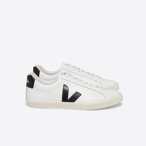 Veja Esplar white and black. Size EU 42. US size 9.